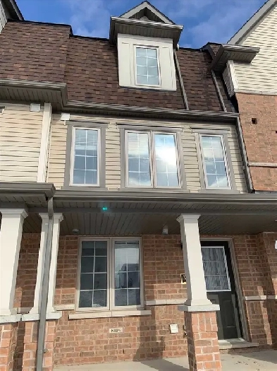 4  1 BEDROOMS 3 WASHROOM TOWN HOUSE FOR LEASE Image# 1