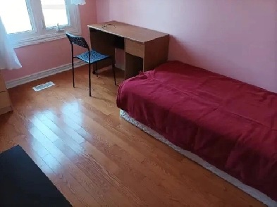 1 bedroom at main floor for rent near UTM/Sheridan/Square Image# 4