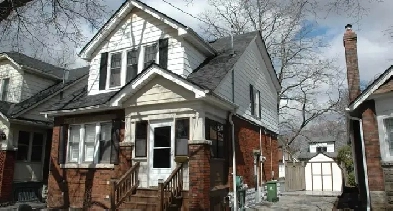 A room available in a female student house in Westdale Image# 1