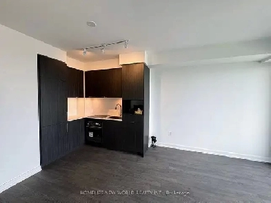 Modern 1 Bed    den   1 Bath Condo with stunning city views Image# 1