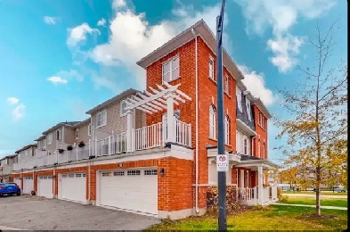 Spectacular 3BR end-unit townhome for rent Image# 11