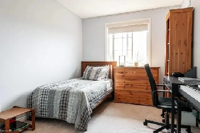 Room for Rent in Three Bedroom Townhouse Image# 1
