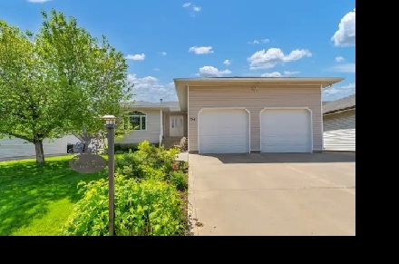 METICULOUSLY MAINTAINED 5 BEDROOM 3 BATH HOME Image# 1