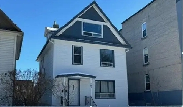 Four bedroom apartment in a house by UoW, All Utilities included Image# 1