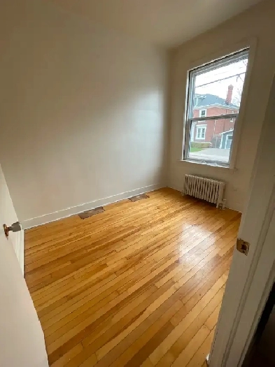Student Room for Rent: 1 bedroom, Utilities Included! Image# 3