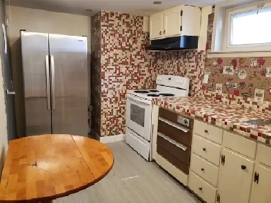 3 bedroom, 1 bathroom, Ground level apartment South end Sept 1 Image# 1
