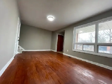 3 Bed 1 Bath House near 401 and DVP, Fairview mall Image# 12