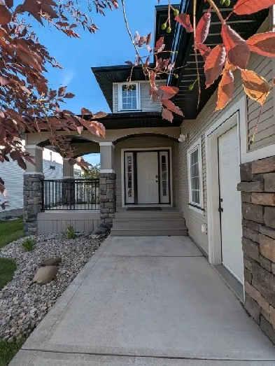 3 Bedroom Home, 2.5 Bath w/Double Attached Garage! Image# 1