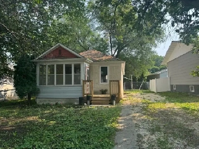 selling 32 crystal ave Image# 10
