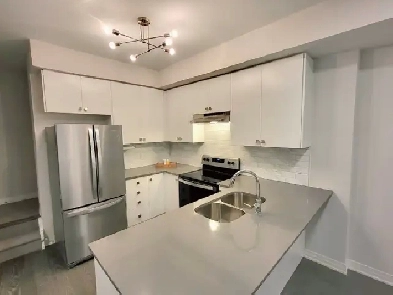3 BED   3 BATH TOWNHOUSE - ROOFTOP TERRACE - BY GO STATION Image# 2