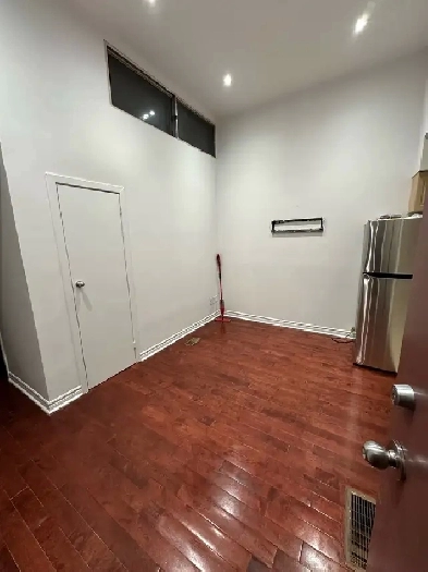 2 Bedroom Apartment (Main & Danforth) Image# 4