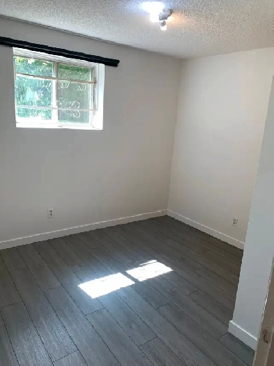 Beautiful 2 bedroom duplex basement suite in Glenora! Image# 1