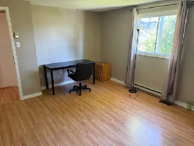 ATTN STUDENTS! 1 LARGE ROOM AVAILABLE- 6 MIN WALK TO GEORGIAN Image# 2