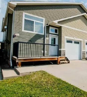 upper executive suite w garage availabile for Rent Image# 4