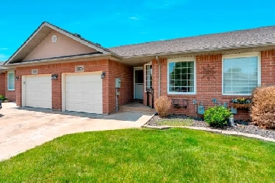 FULLY FINISHED RANCH STYLE TOWNHOUSE IN WINDSORS EAST SIDE Image# 1