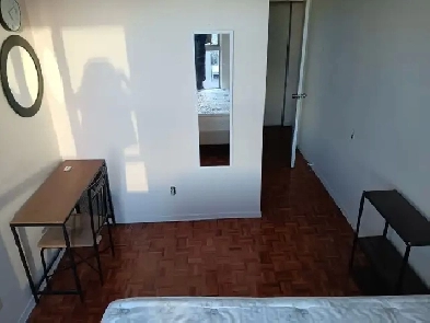 Sep 1st DOWNTOWN Subway QUIET BIG  Room w/Gym Image# 1