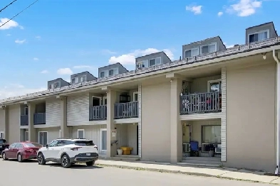 Stylish 1-Bed Condo Steps from Downtown Kemptville Image# 30