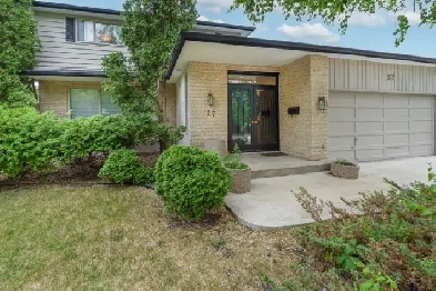 Fantastic Family Home in Prime Garden City Location Image# 1