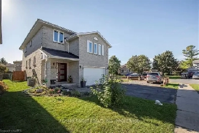 Rent 4 Bedrooms, 4 Bath house Fenced yard house West Kingston Image# 3