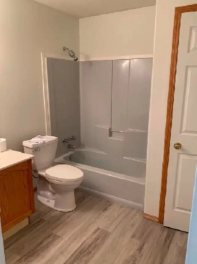 Awesome 3 Bedroom Duplex Upper Unit Image# 6