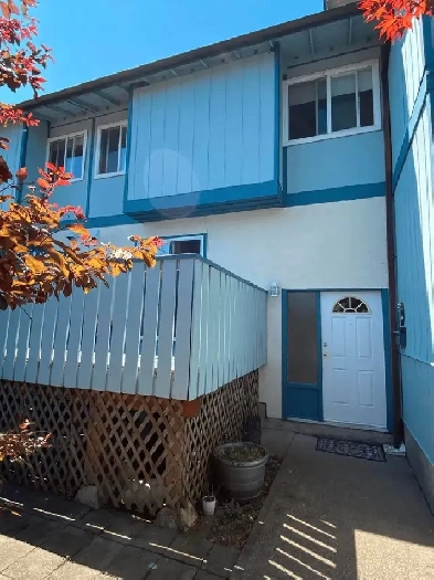 Cozy townhouse near UVic (3987 Gordon Head Rd, Victoria) Image# 1