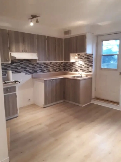 3 1/2 basement apartment in triplex close to bus stop and shops. Image# 1