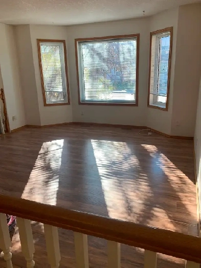 Awesome 3 Bedroom Duplex Upper Unit Image# 3