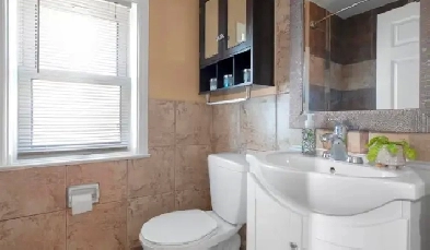 2 student rooms available in Windsor, Ontario Image# 1