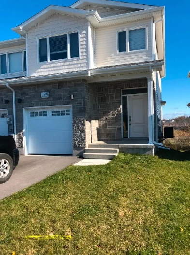 Woodhaven 3br/2.5 bth townhome. Holden St $2700  Sept 1 Image# 11