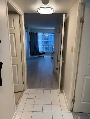 Bachelor Suite Yonge and College Image# 1