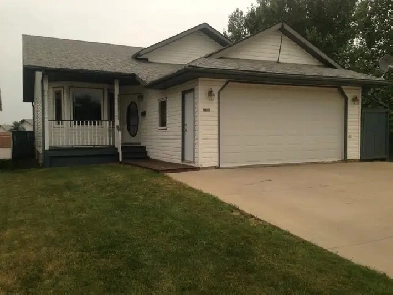 4 Bed 3 Bath House/Garage in Crystal Ridge Available Sept 2nd! Image# 1