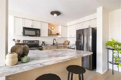 Grimsby 3 bed 2.5 baths townhome for rent Image# 1