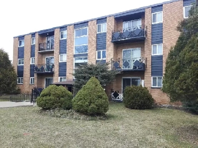 ALL INCLUSIVE - RENOVATED Large & Bright 2 Bedroom Image# 1