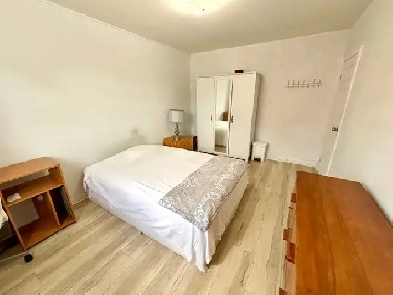 Big Private Room - 5min Walk to Subway -Lawrence W, by Yorkdale) Image# 1