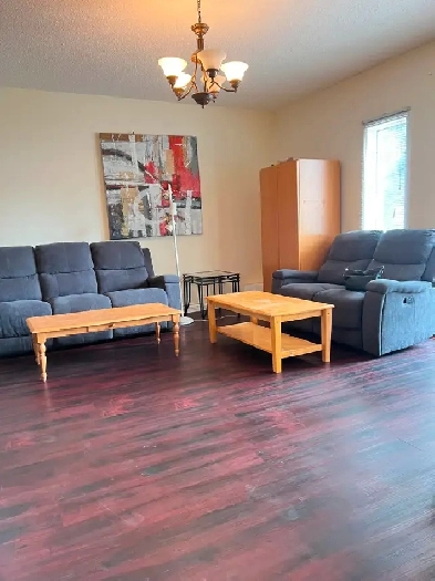 2 min walk to Southland Ctrain/ 5 min Chinook/ 15 min Downtown Image# 1