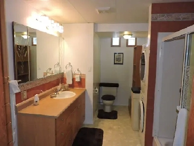 Bsmt Suite Brentwood, 1200', Separate Entrance, Separate Furnace Image# 10