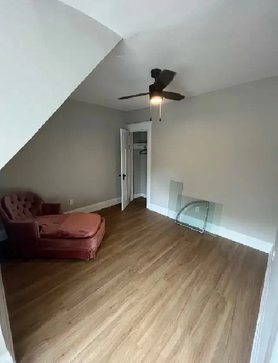 Small cozy quiet student room Image# 4