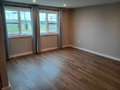 2 bedroom apt unheated Image# 6