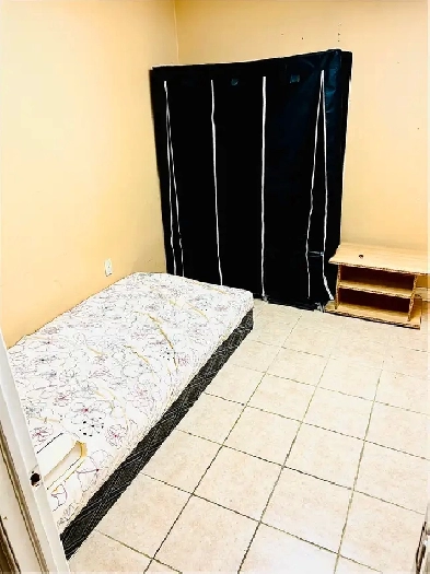 Female Furnished Private room Mississauga Heartland square one Image# 1