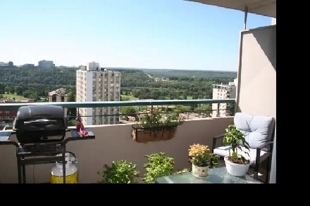 A Room With A View,  Pool, & Great Downtown River Valley Locati Image# 3