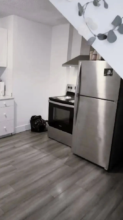 Top-Floor 1-Bed   Den with Large Balcony | Avail: Sept 1st Image# 1