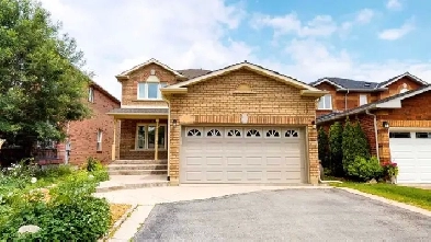 3 Bd room fully detached house in Richmond hill Image# 1