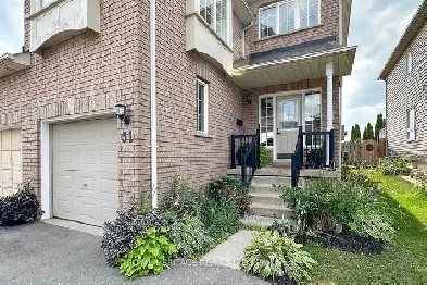 Bright and Spacious 4 BR End Unit Townhome in a Great Area! Image# 1
