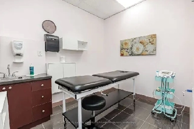 Fully Equipped Medical & Professional Office Unit in Prime Locat Image# 3