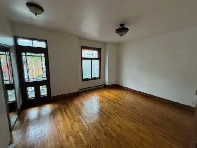 NDG- Metro Vendome- Marcil- Superbe- RenoveOccupation immediate Image# 1