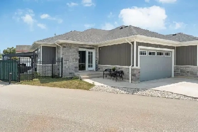 LOW MAINTENANCE LIVING IN THIS BEAUTIFUL TOWNHOME Image# 1