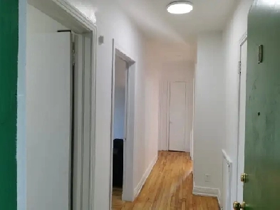 Big 3 1/2 apartment for rent Cote des Neiges Image# 1