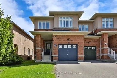 End-Unit Townhouse in THORNHILL WOODS! Image# 1