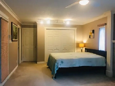 Spacious room near Uvic for rent Image# 1