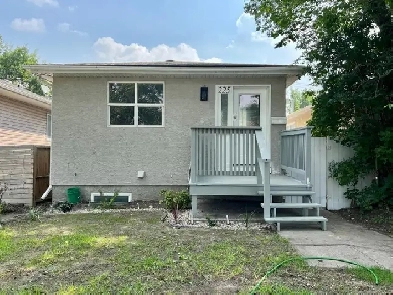 225 Angus St - Updated Home In Coronation Park Image# 3